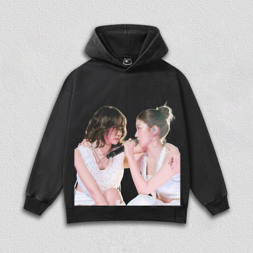 LE SSERAFIM chaewon and  kazuha