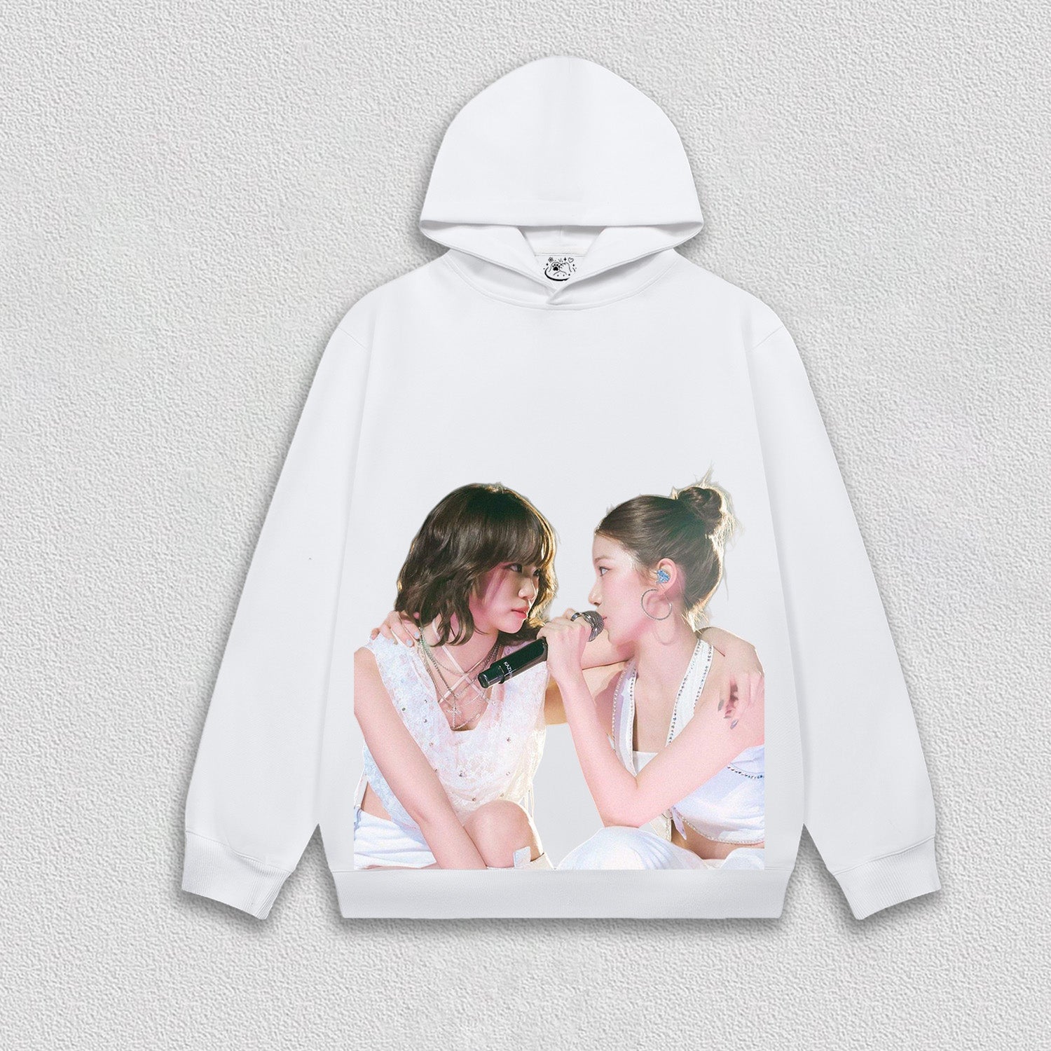 LE SSERAFIM chaewon and  kazuha